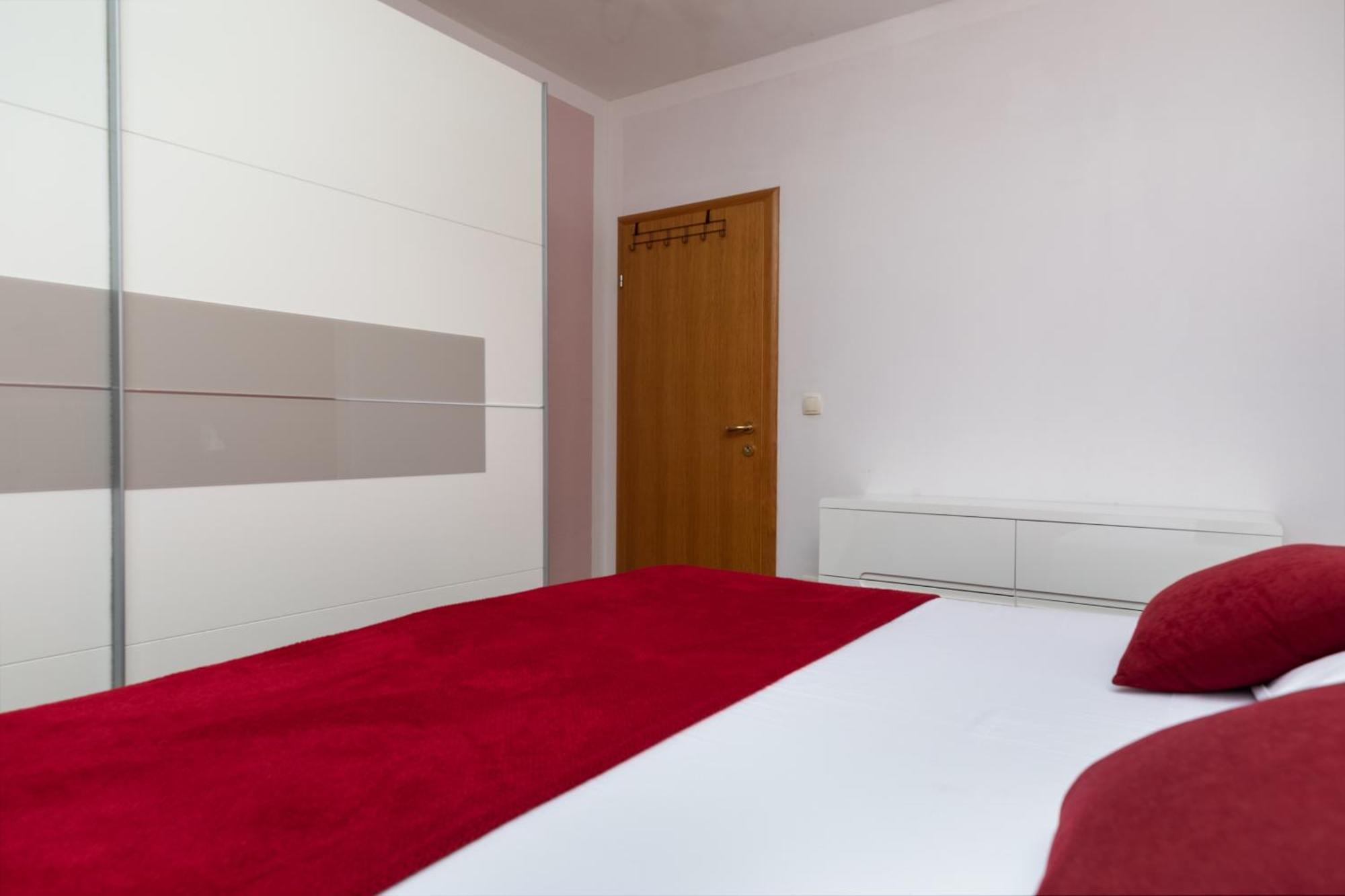 Apartments With A Parking Space Dugi Rat, Omis - 19516 Room photo